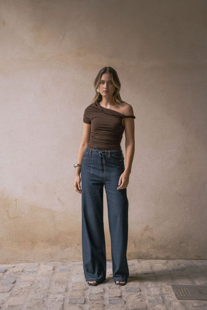 ASYMMETRIC BODY