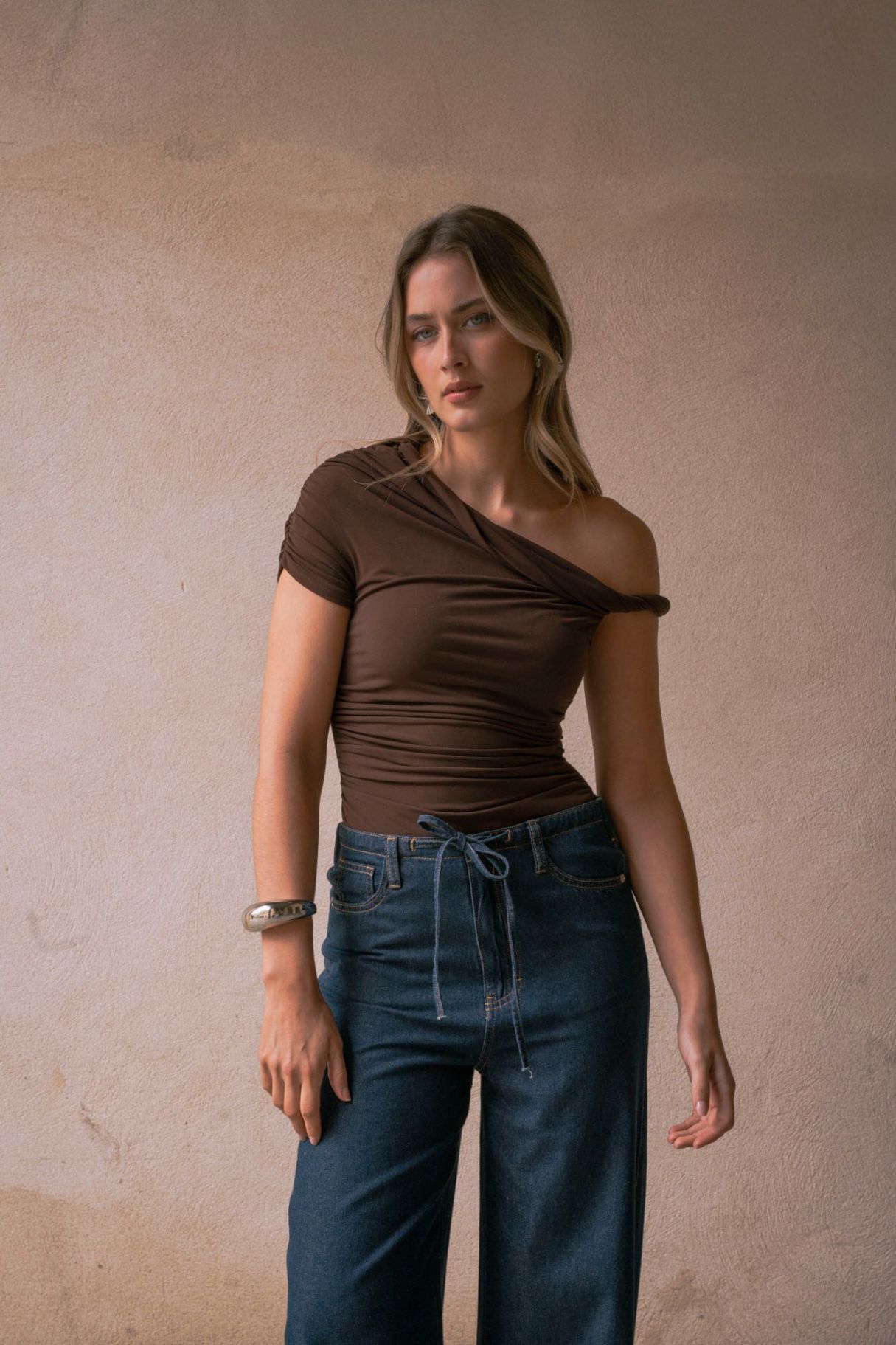 ASYMMETRIC BODY
